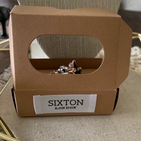 😀🔥Sixton - Bee Pin - Picture 2 of 2